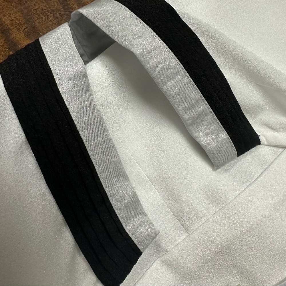 Calvin Klein White Black Silver Sleeveless Split Neck Blouse Womens Small - Picture 6 of 8